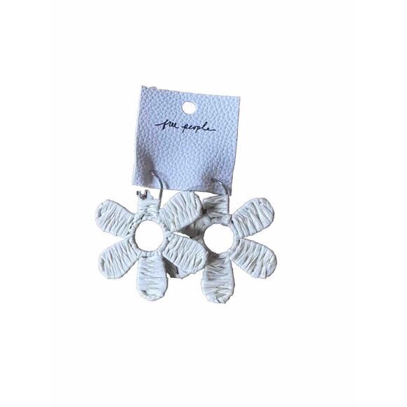 Free People White Flower Earrings - Picture 1 of 3